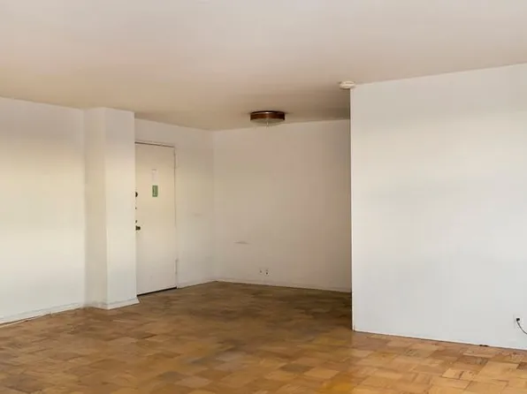 70-25 Yellowstone Boulevard image 1 of 3