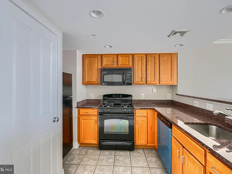 414 Water St #1404 — Photo 11