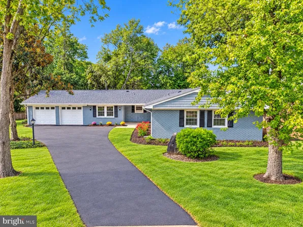 12811 Madeley Ct, Fairfax, VA 22033