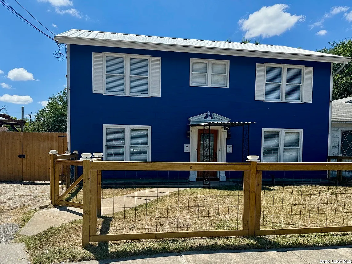 2 bed, 1008 sqft, $1,200 — Photo 1