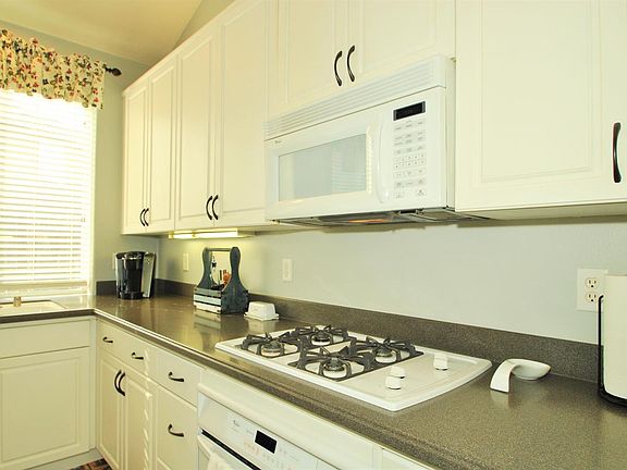 5th image of 7546 N Bain Ave