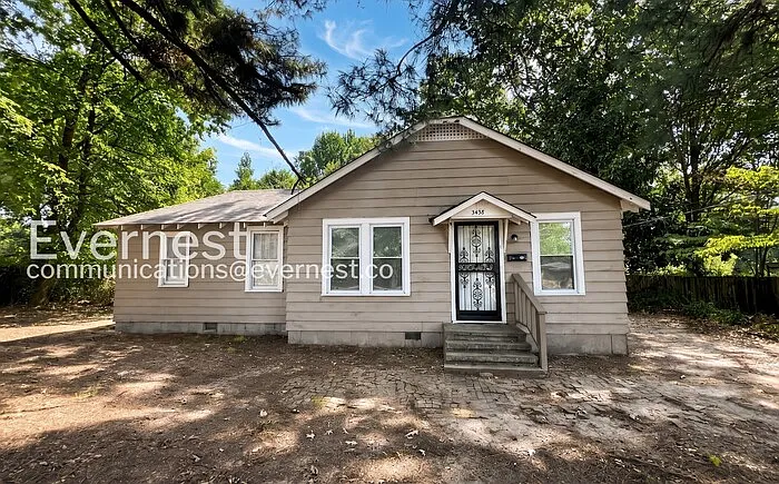 2 bed, 1.0 bath, 846 sqft, $925 — Photo 1