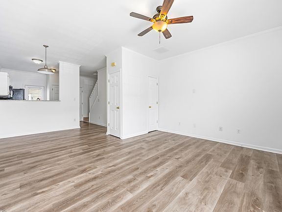 5th image of 19 Cheltenham Dr