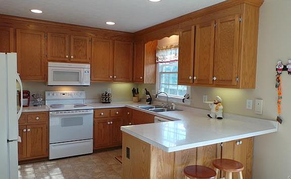 4th image of 221 Taraby Dr