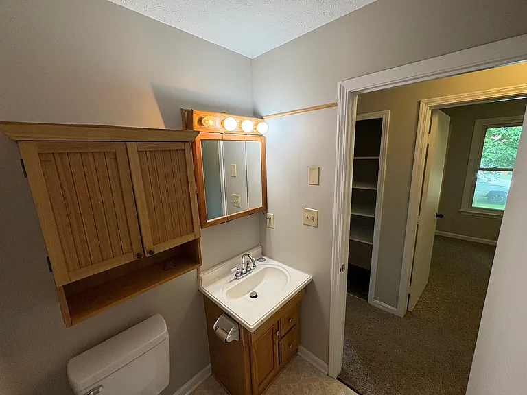 Valley View Dr — Photo 9