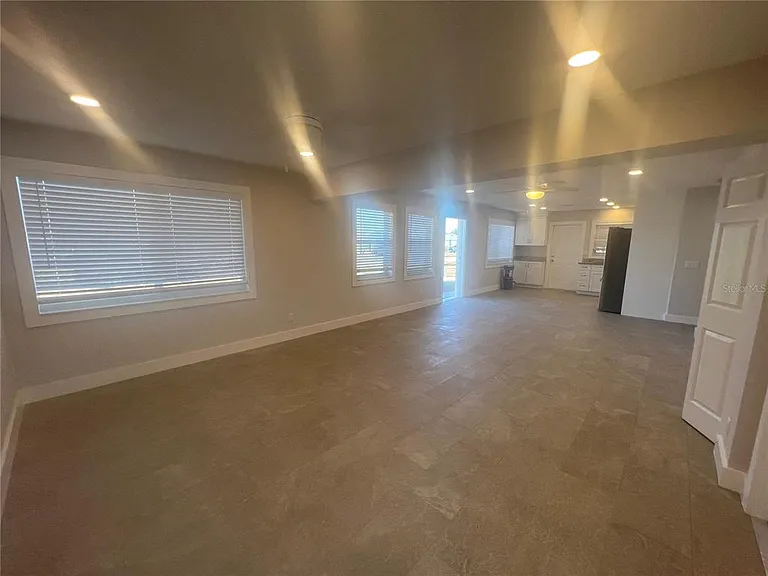 322 Lasayette Dr NE — Photo 6