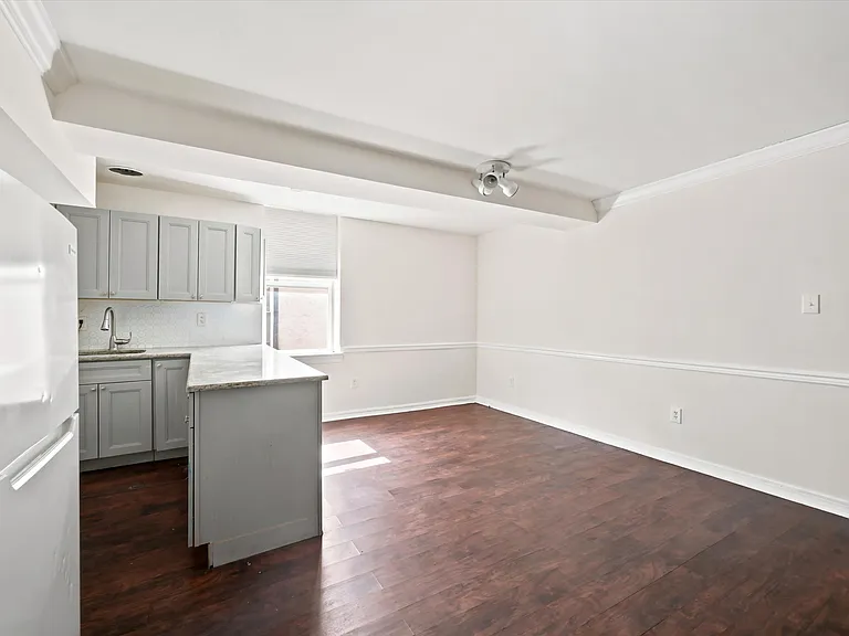 1721 W Tioga St #4 — Photo 6