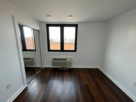 5th image of 874 Willoughby Ave #703