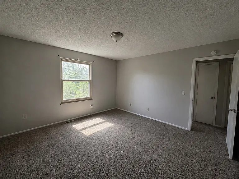 994 S Oakland Ct — Photo 13