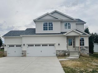 2503 Pampas Ln, Bloomington, IL 61705