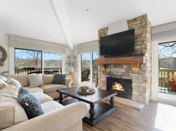 714 Thornridge COURT #B, Fontana, WI 53125