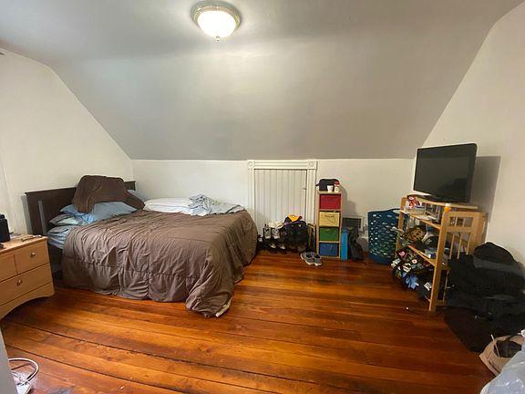 3rd image of 33 Antwerp St #2