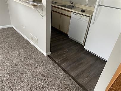 2nd image of 207 N Summit St APT 3