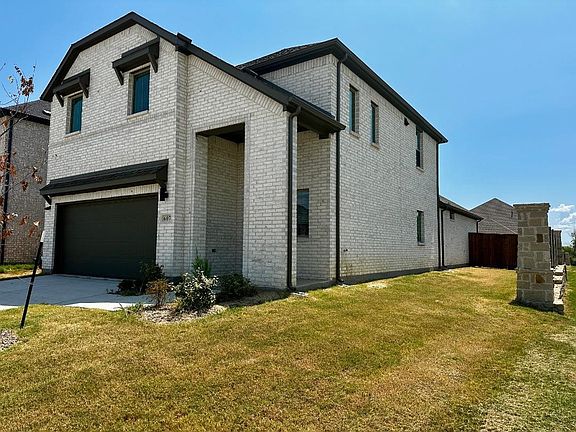 3rd image of 607 Green Grass Dr