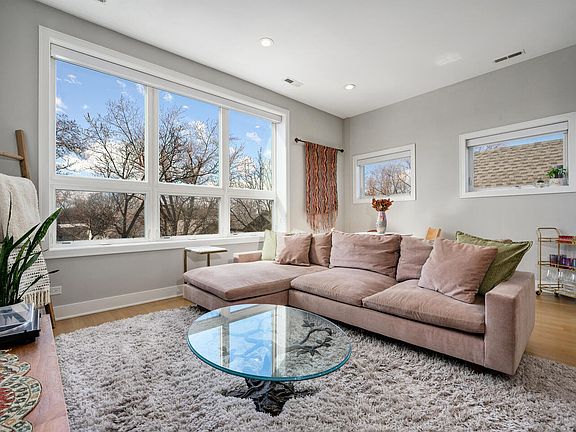 3rd image of 2705 N Hamlin Ave #3