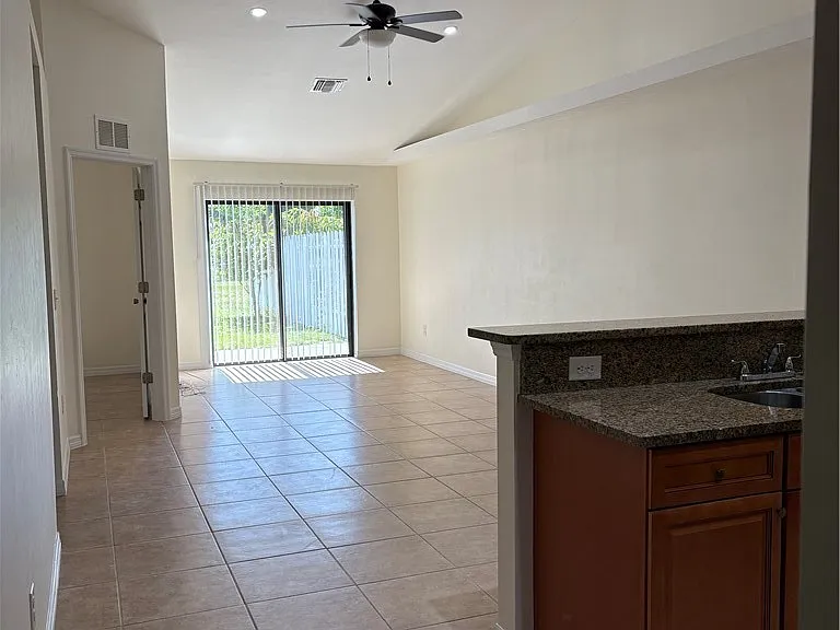 1117 SW 8th Pl — Photo 9