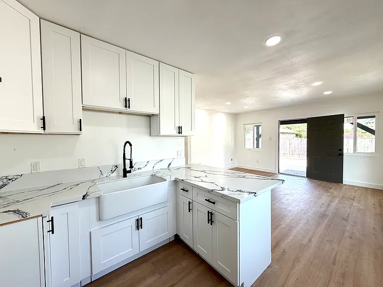 1356 W Trenton St #C — Photo 6