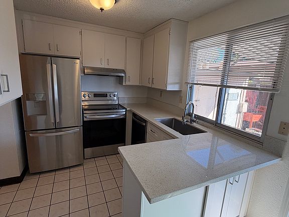 5th image of 1894 Lynwood Dr APT E