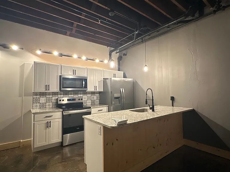 210 S Railroad St #105 — Photo 3
