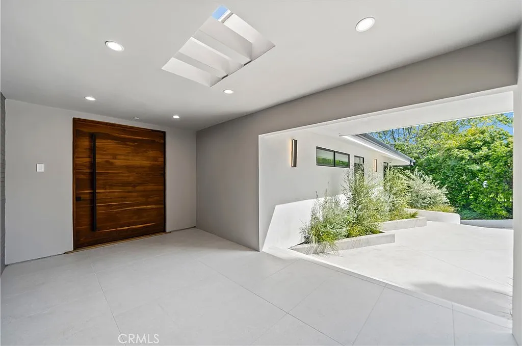 5 bed, 5.5 bath, 4193 sqft, $21,000 — Photo 3