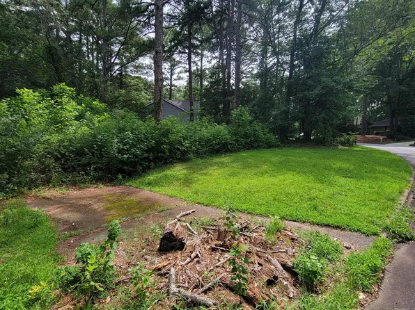 5437 Forest East Ln, Stone Mountain, GA 30088