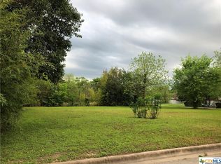 718 Hardeman St, Lockhart, TX 78644