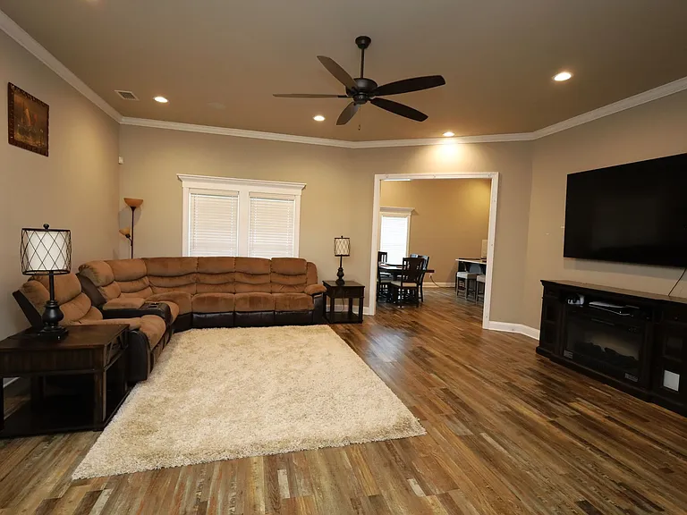 124 Floyd McNeal Dr — Photo 2