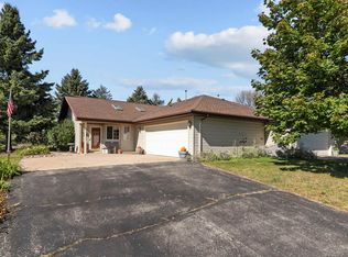 W6189 Long Ct, Appleton, WI 54914