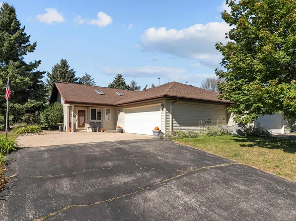 W6189 Long Ct, Appleton, WI 54914