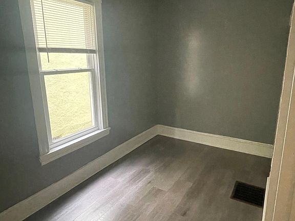 3rd image of 2526 12th Ave S #3