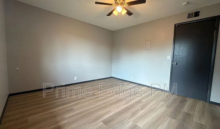 4520 Calvert St #5 — Photo 15