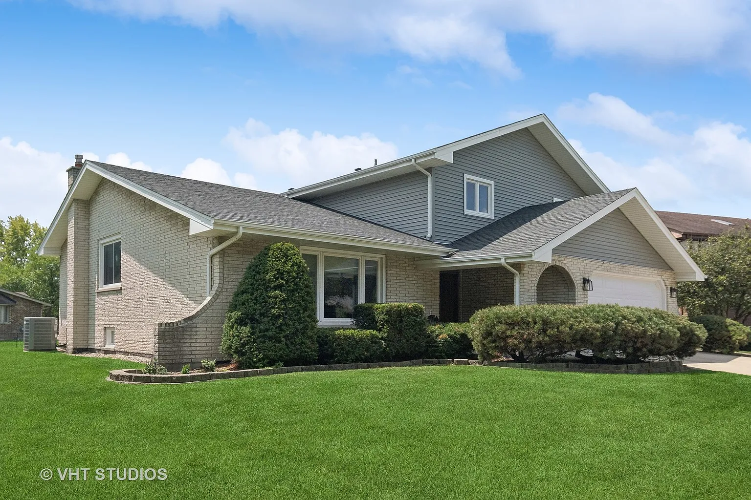 8453 Hollywood Dr photo 1