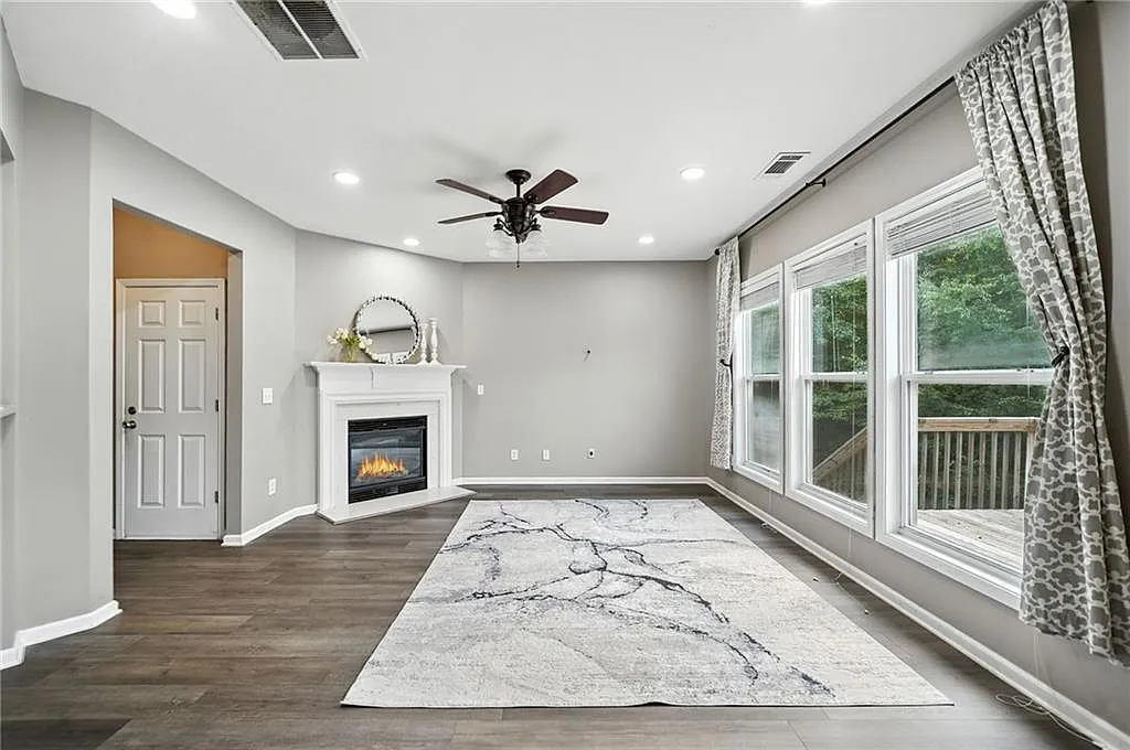 4 bed, 3.5 bath, 2608 sqft, $2,700 — Photo 4