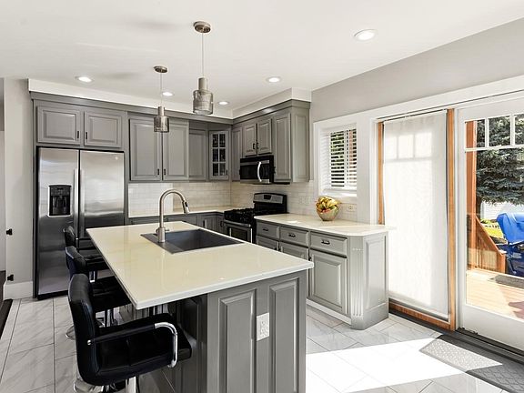 5th image of 108 Maple St
