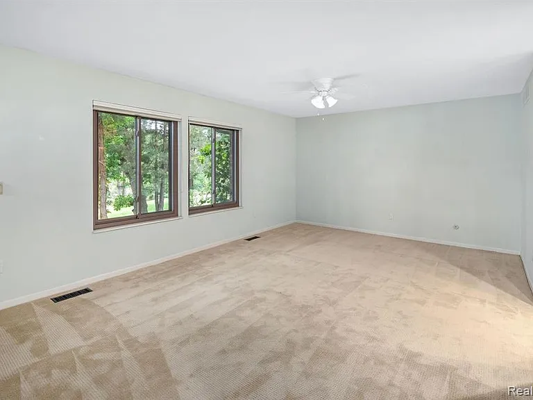 2185 Rhine Rd — Photo 21