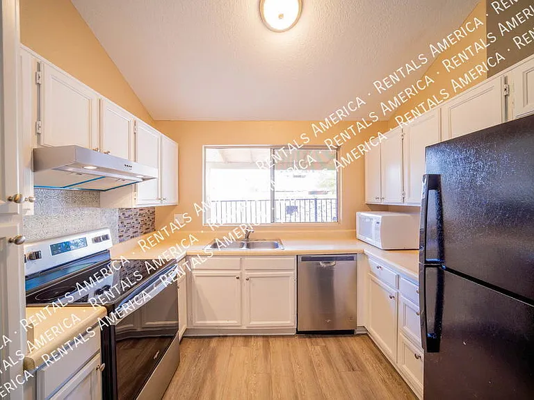 3068 W Placita De La Roseta — Photo 6