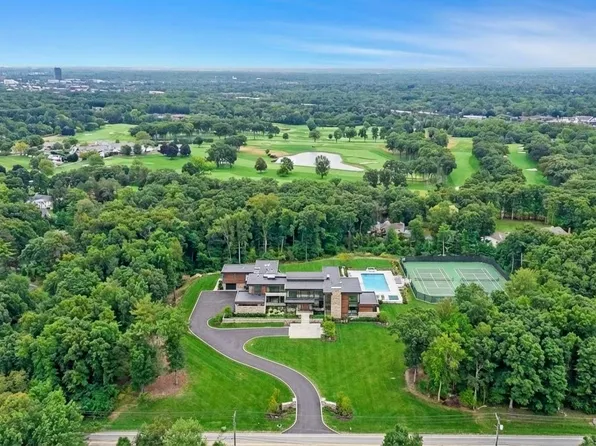 32500 Rockridge Ln, Farmington Hills, MI 48334