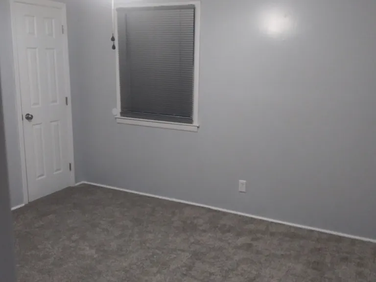 924 Spruce St — Photo 3