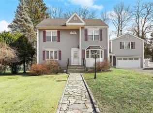 146 Eastwood Rd, Bridgeport, CT 06606