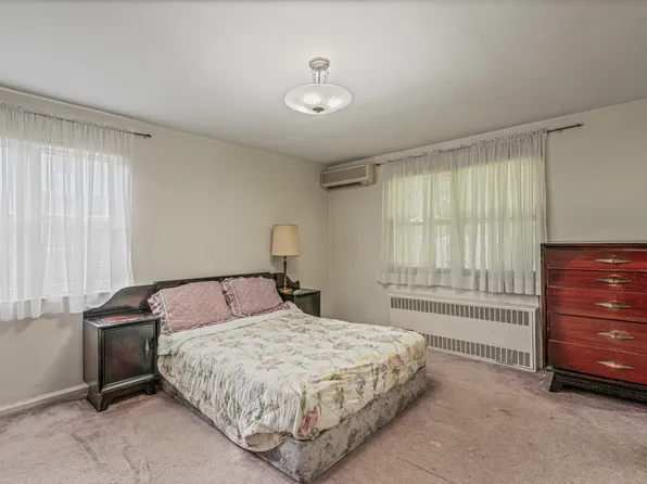 218-27 Sawyer Avenue image 14 of 19