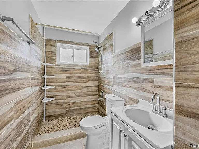 2552 Emogene St — Photo 29
