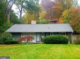 7402 Julian Pl, Springfield, VA 22150