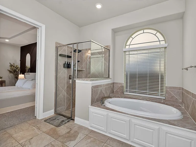 2626 Flat Bush Ave — Photo 25