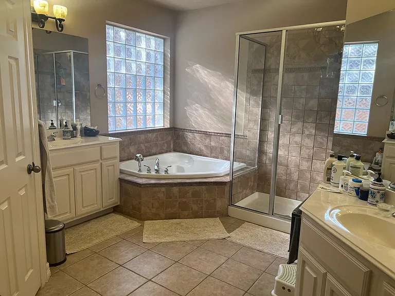 10905 Roy Butler Dr — Photo 17