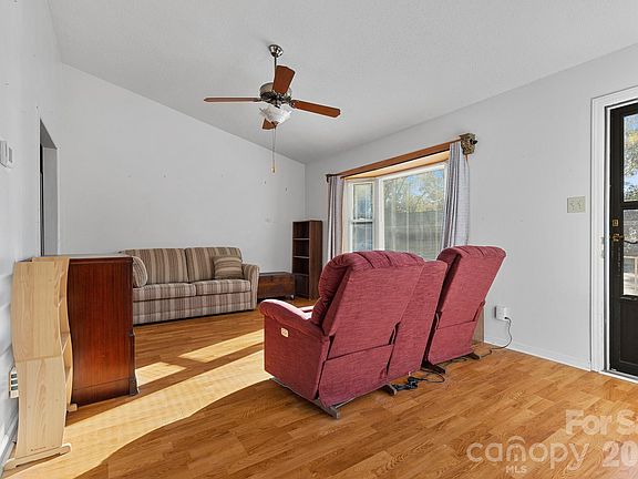 4th image of 1951 Ebenezer Rd