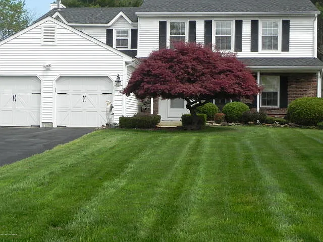 11 Lincolnshire Dr photo 1