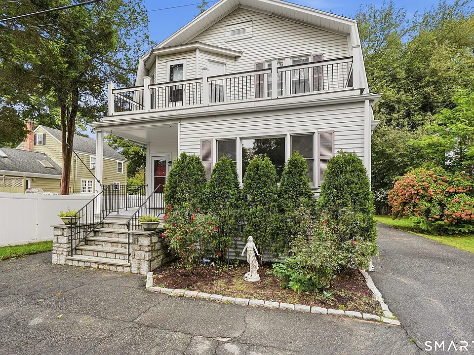 144 Flushing Ave