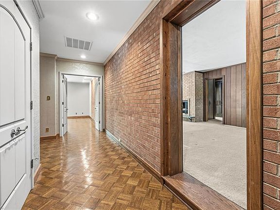 3rd image of 129 Forest Park Dr