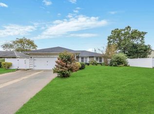 418 S Marginal Rd, Jericho, NY 11753