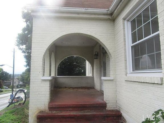 4th image of 118 E Virginia Ave